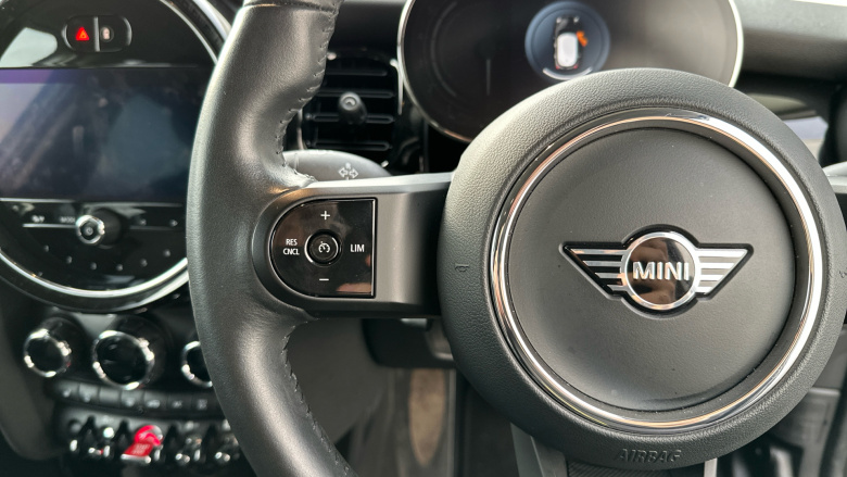 MINI Hatchback 1.5 Cooper Classic Premium 5dr Petrol Hatchback